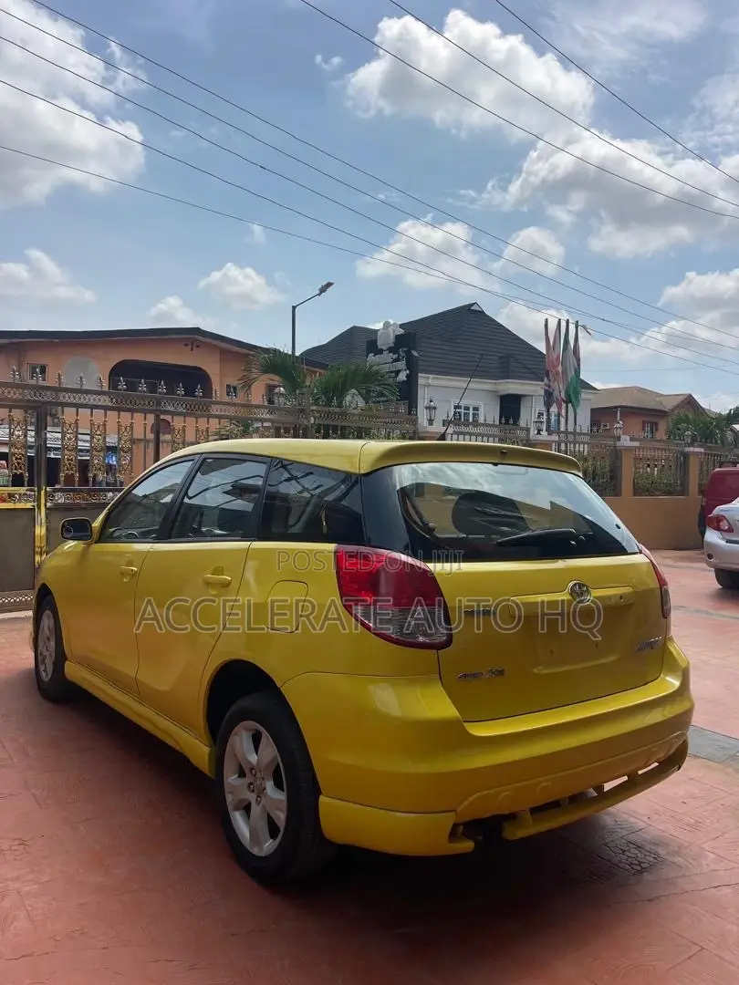 Toyota Matrix XR Hatchback AWD (1.8L 4cyl 4A) 2004 Yellow