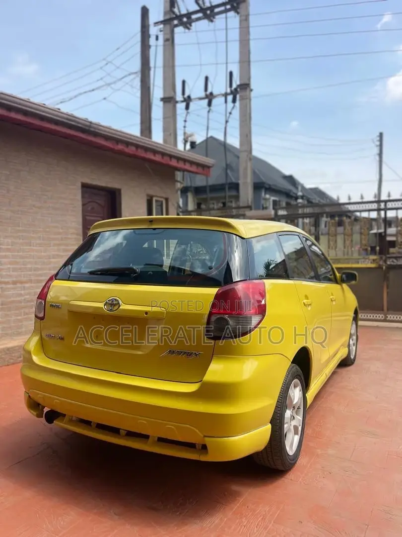 Toyota Matrix XR Hatchback AWD (1.8L 4cyl 4A) 2004 Yellow