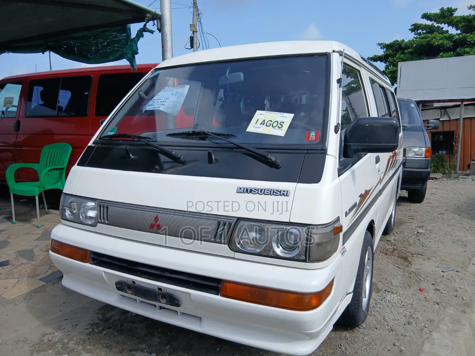 Mitsubishi L300 2005 White