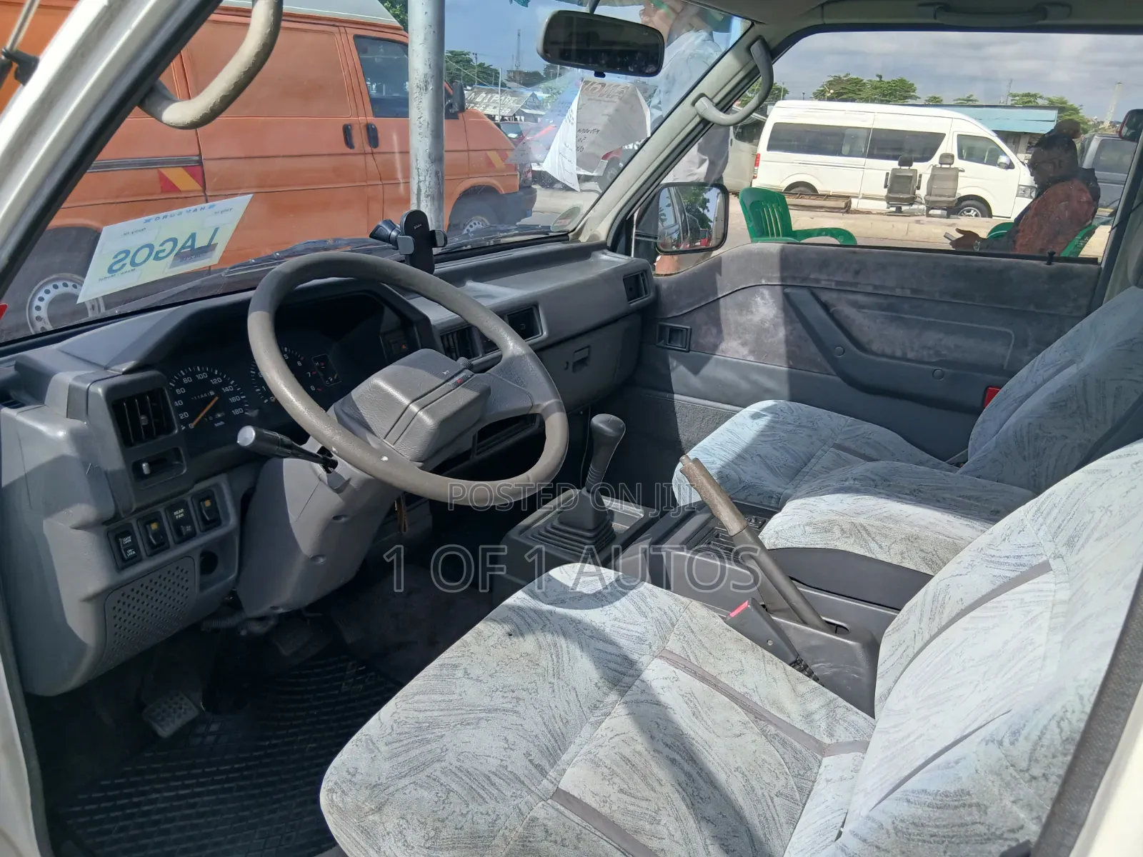 Mitsubishi L300 2005 White