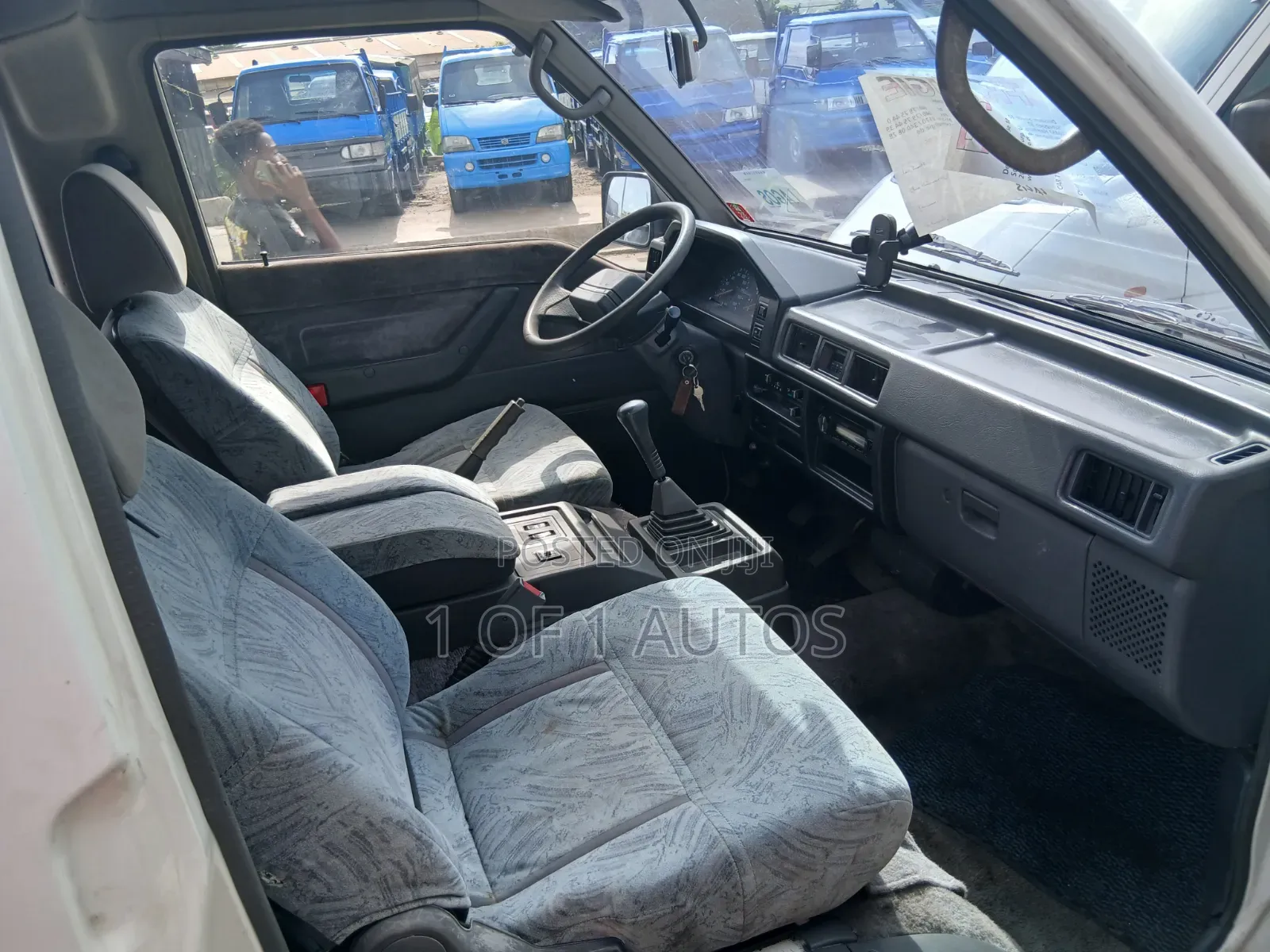 Mitsubishi L300 2005 White