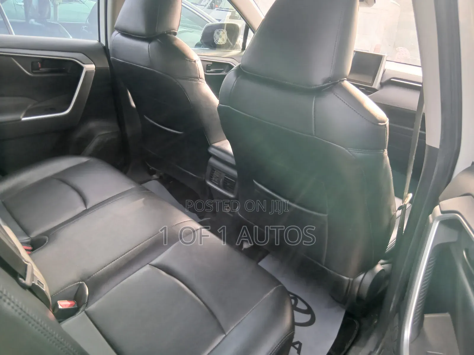 Toyota RAV4 LE FWD 2020 White