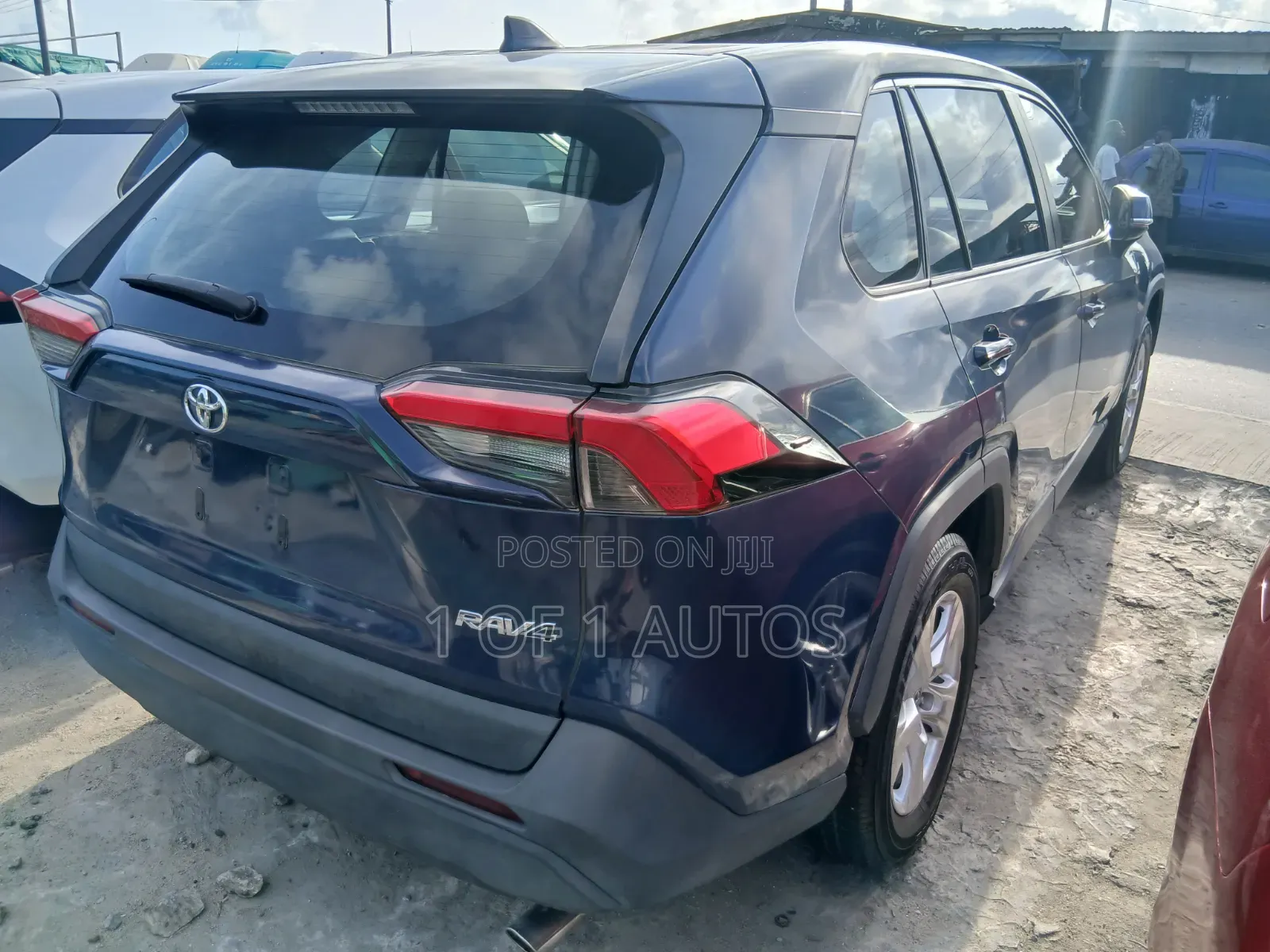 Toyota RAV4 LE FWD 2020 Blue