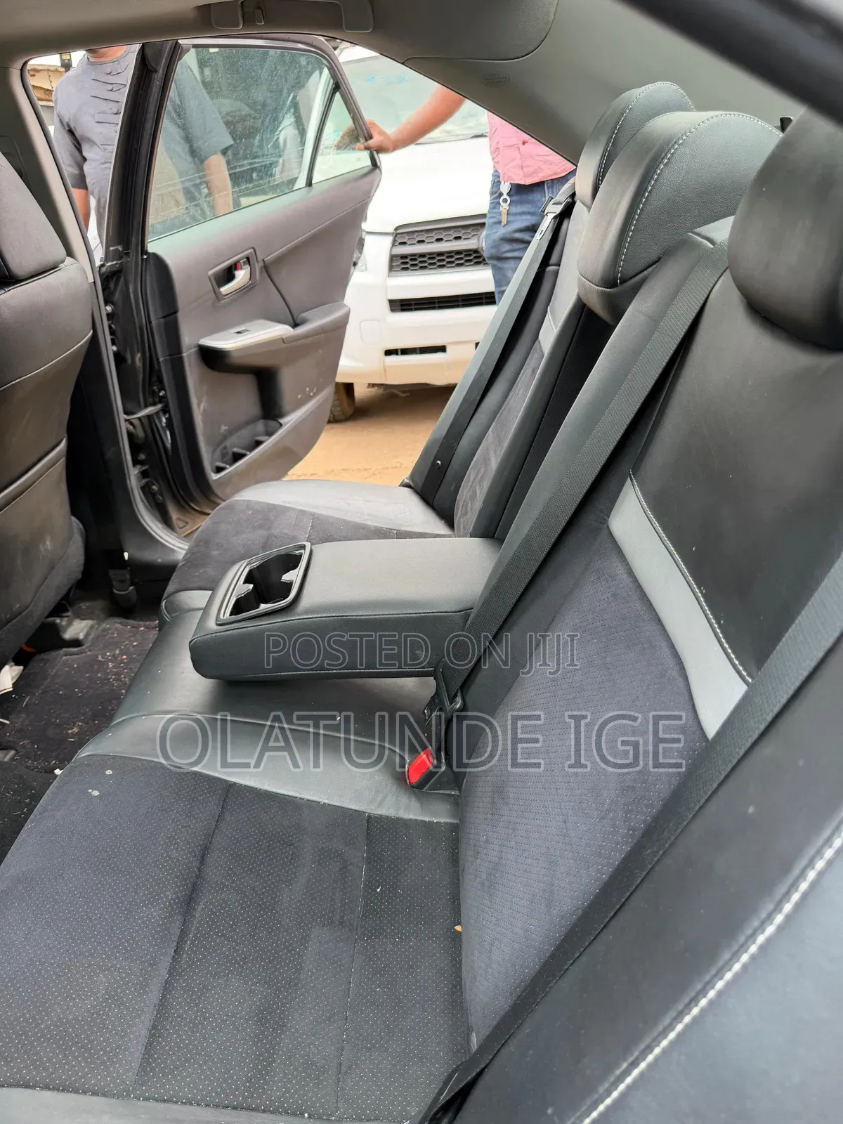 Toyota Camry SE V6 4dr Sedan (3.5L 6cyl 6A) 2013 Gray