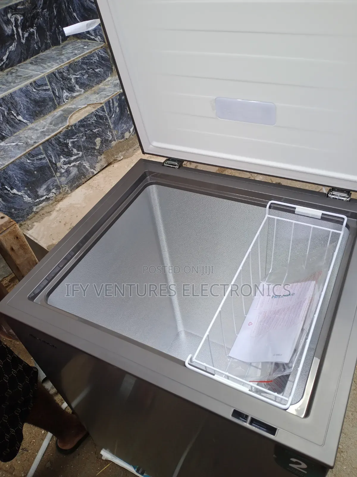 142 Liters Hisense Chest Freezer With 2 Years Warranty, Silver Color