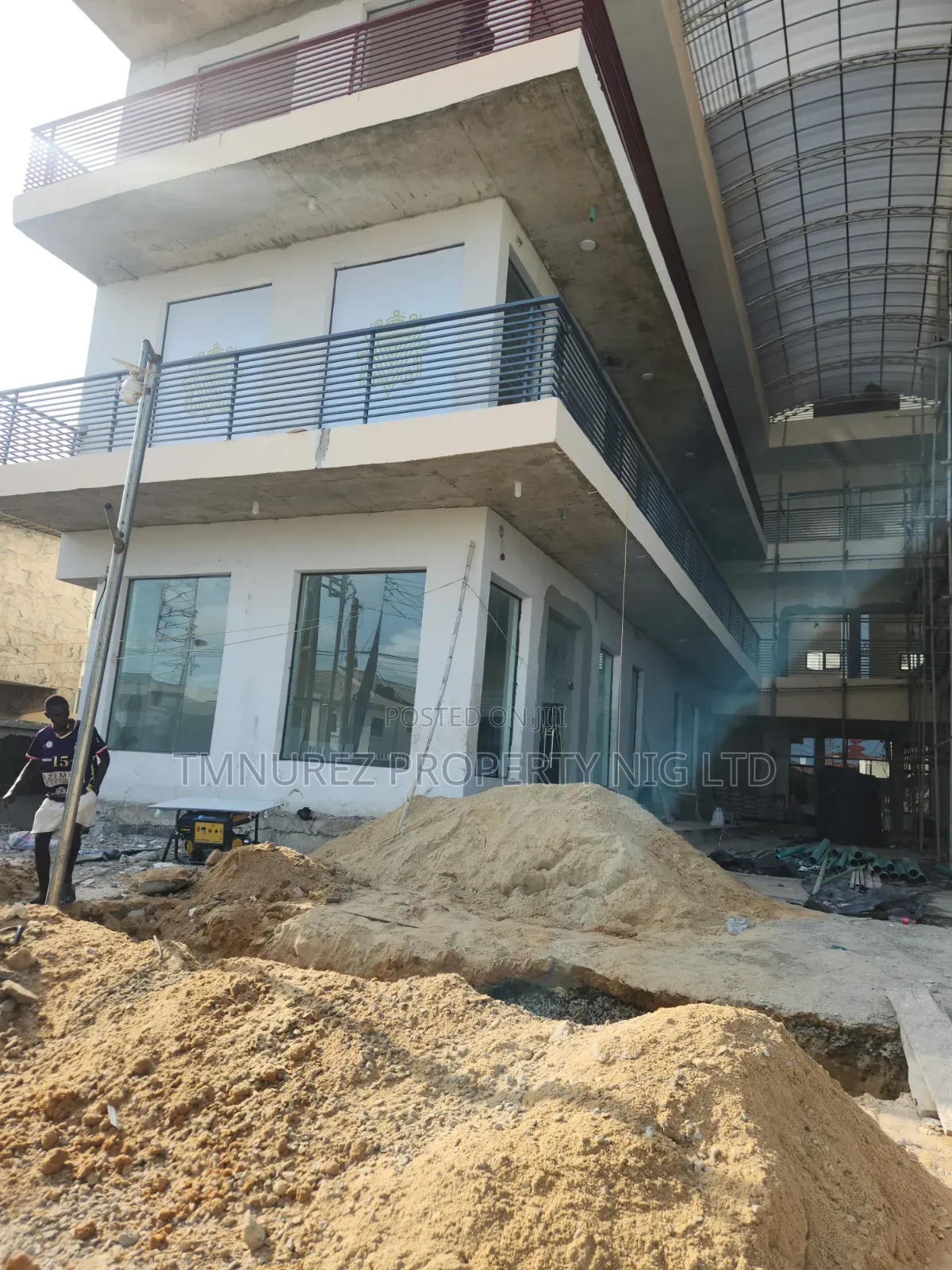 Shope New Built Forbrent at Lekki Phase1 in a Very Busy Area