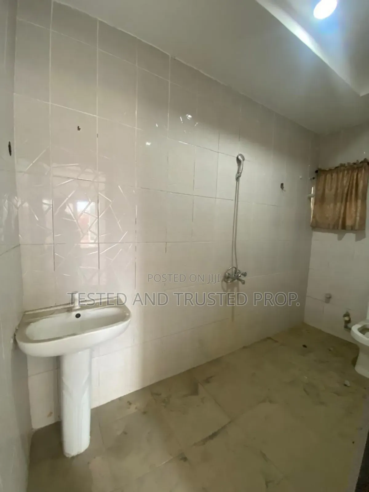 2bdrm Apartment in Osapa for rent