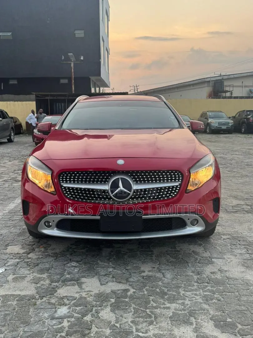 Mercedes-Benz GLA 250 2015 Red