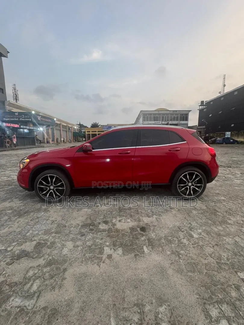 Mercedes-Benz GLA 250 2015 Red