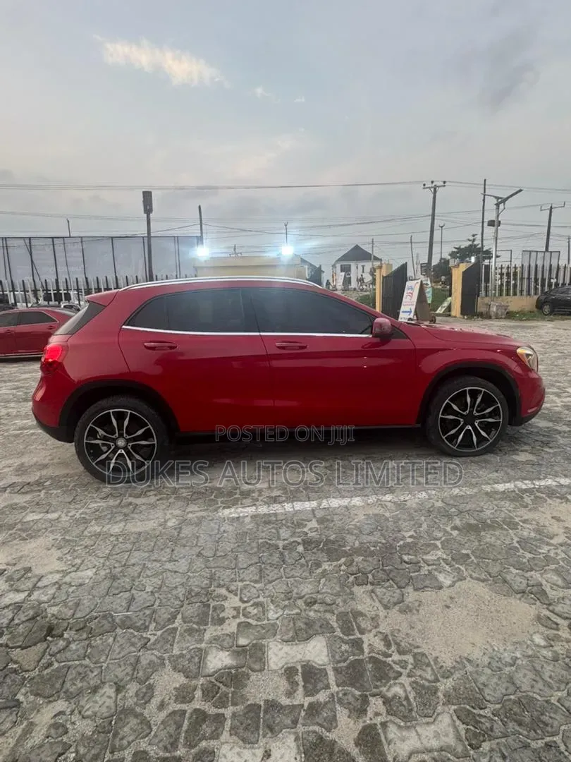 Mercedes-Benz GLA 250 2015 Red