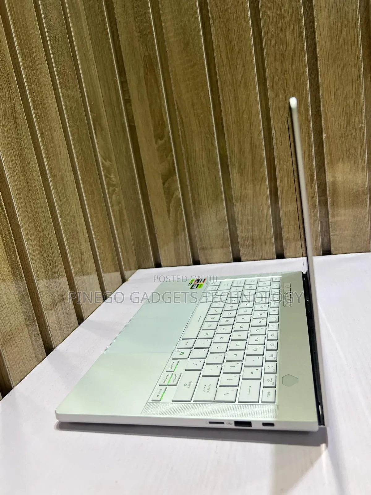 Laptop Asus ROG Zephyrus G14 32GB AMD Ryzen 9 SSD 1T