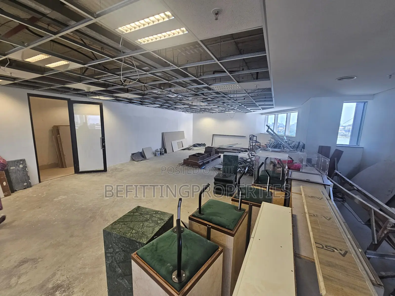 Prime 300sqm Office Space Available for Rent