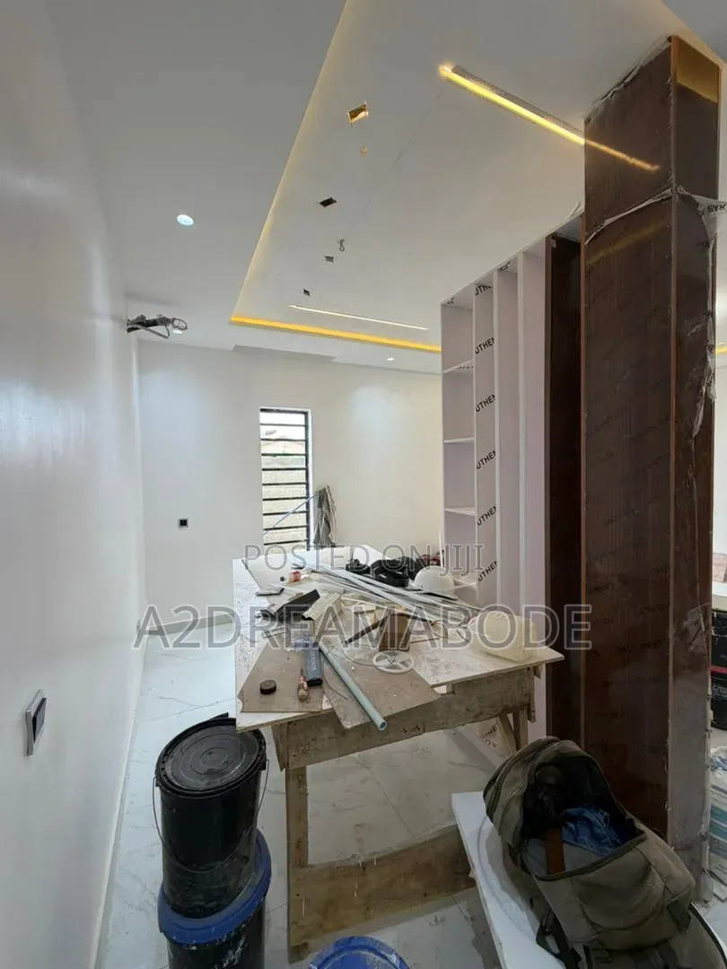 5bdrm Duplex in Magodo Phase 1 for sale
