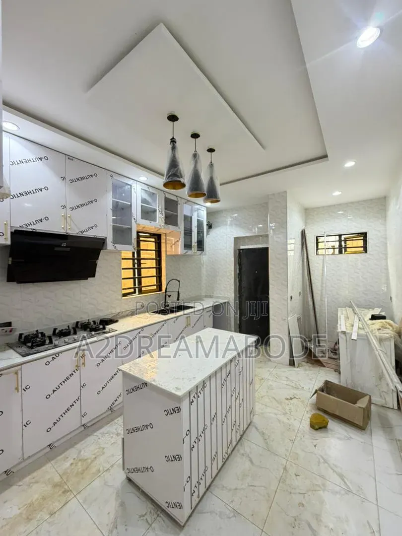 5bdrm Duplex in Magodo Phase 1 for sale