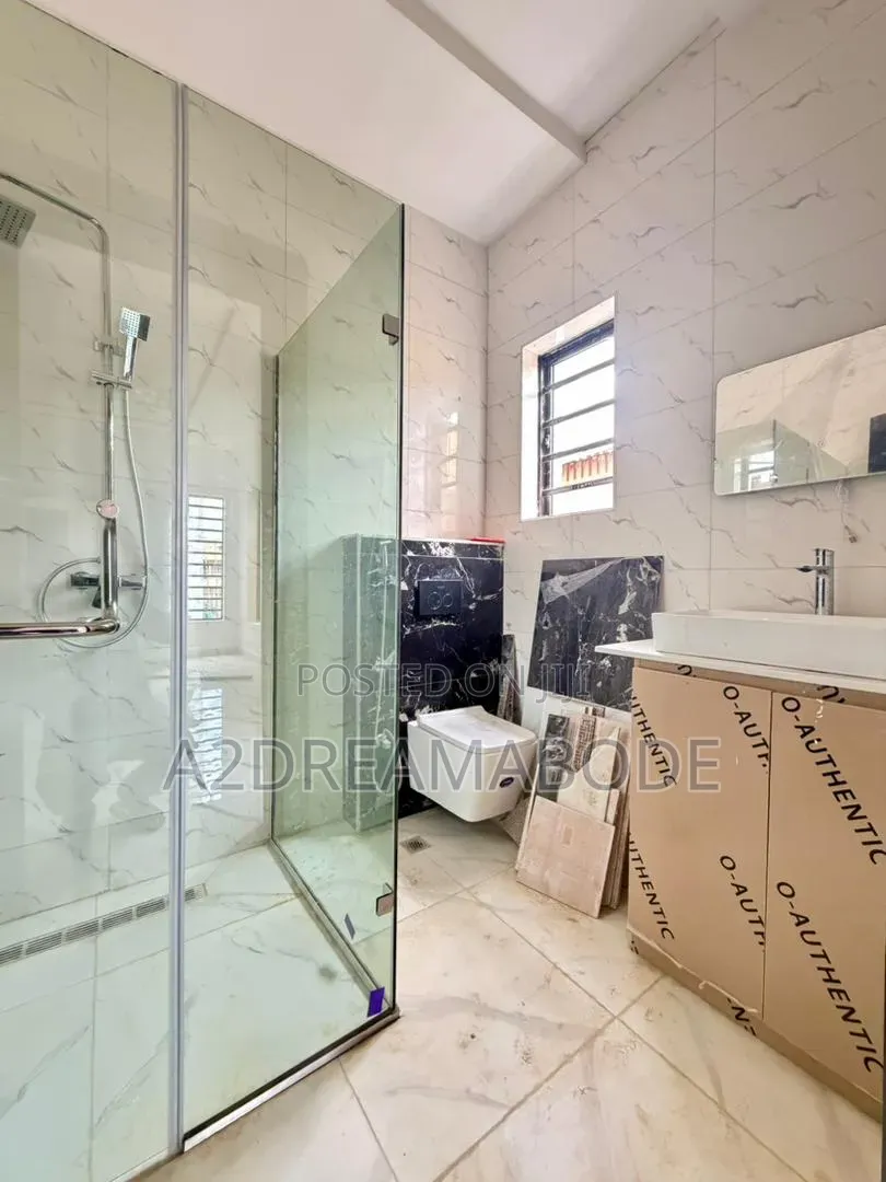5bdrm Duplex in Magodo Phase 1 for sale