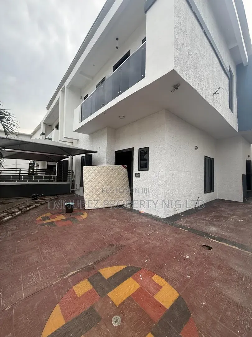 4bdrm Duplex in Chevron for rent