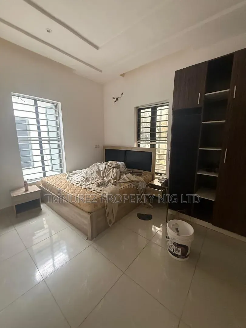 4bdrm Duplex in Chevron for rent