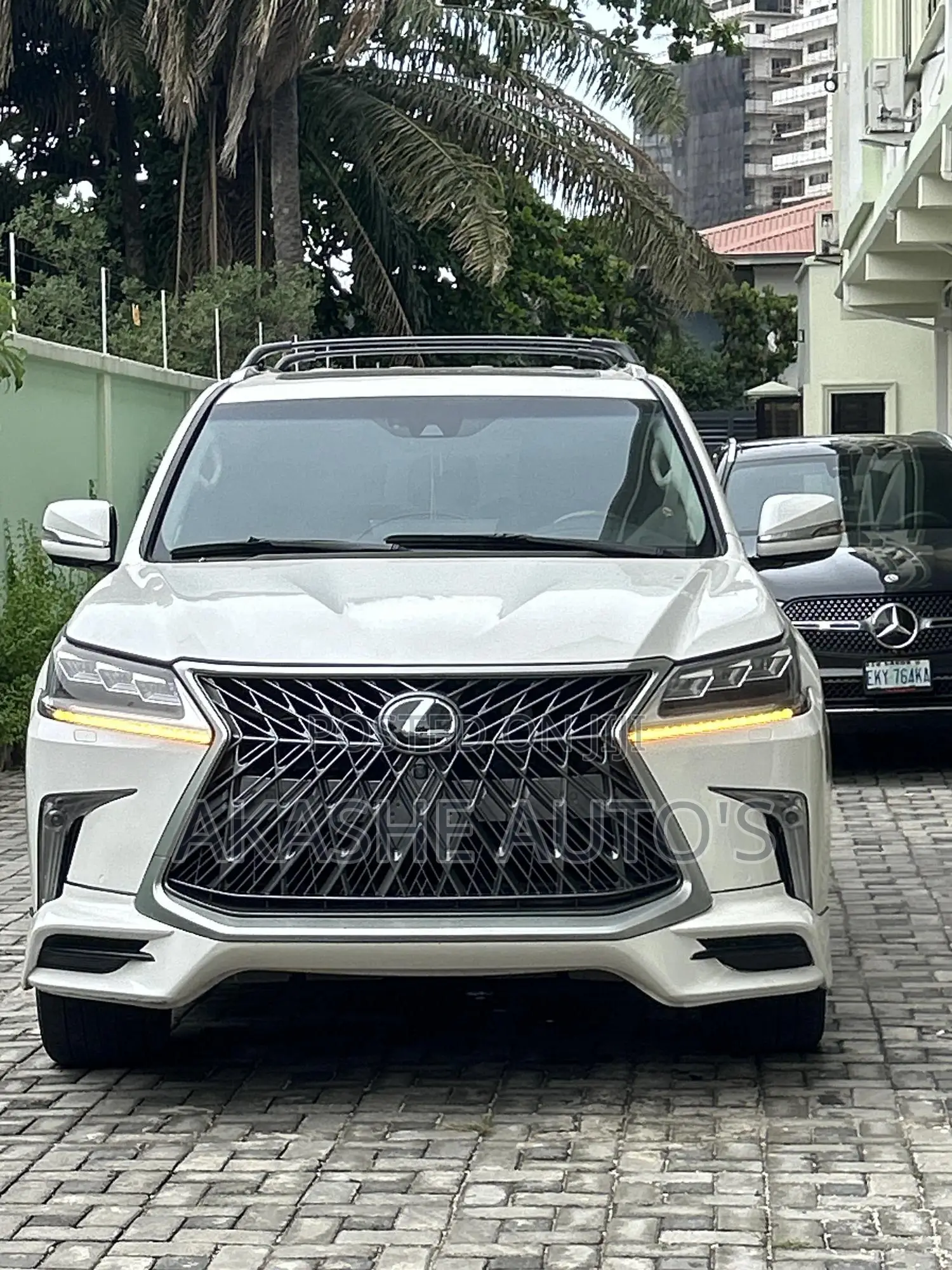 Lexus LX 570 (5 seats) AWD 2017 White
