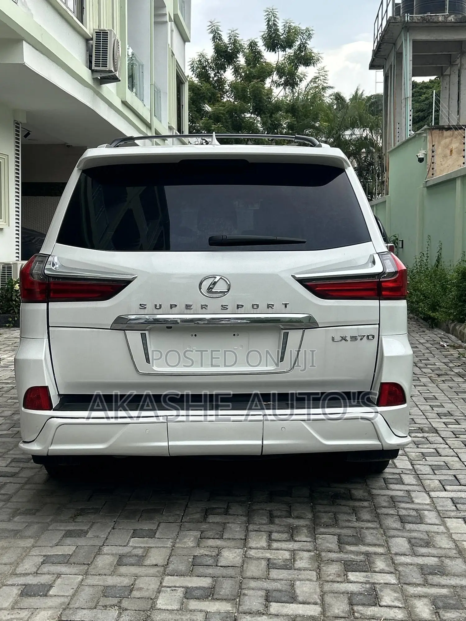 Lexus LX 570 (5 seats) AWD 2017 White