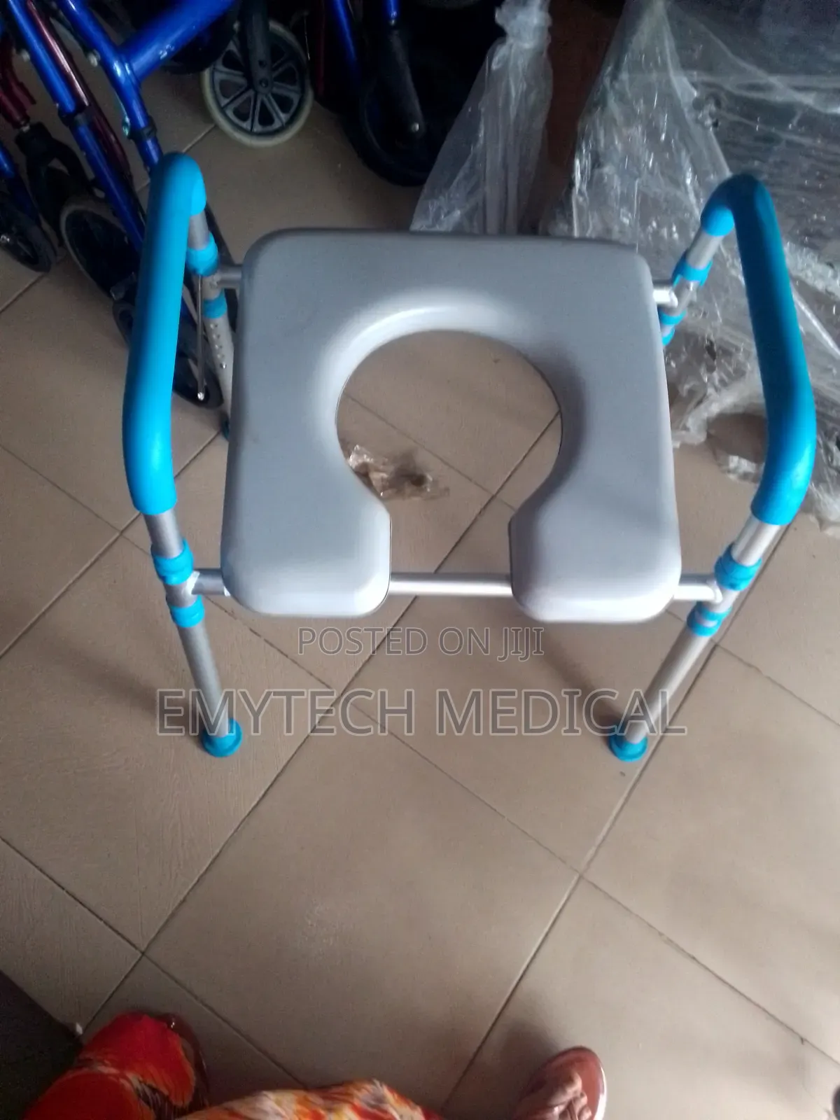 Height Adjustable Toilet Raiser With Guild