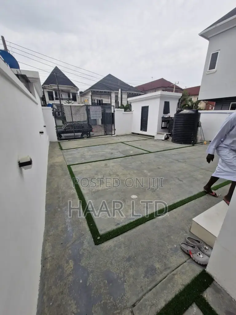 5bdrm Duplex in Osapa london for sale