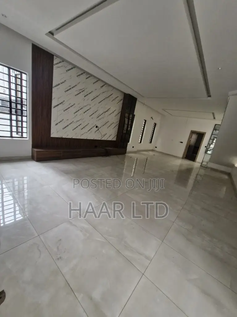 5bdrm Duplex in Osapa london for sale