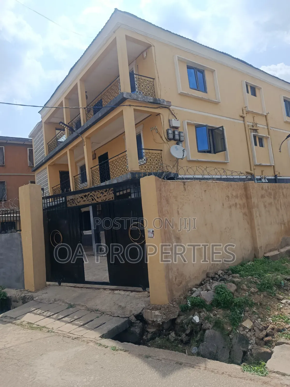 18bdrm Apartment in Ibadan for sale