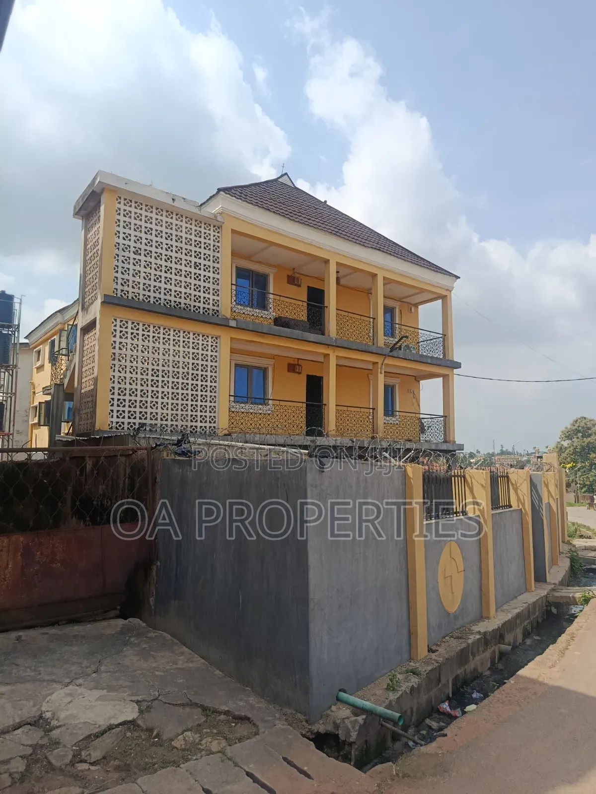 18bdrm Apartment in Ibadan for sale