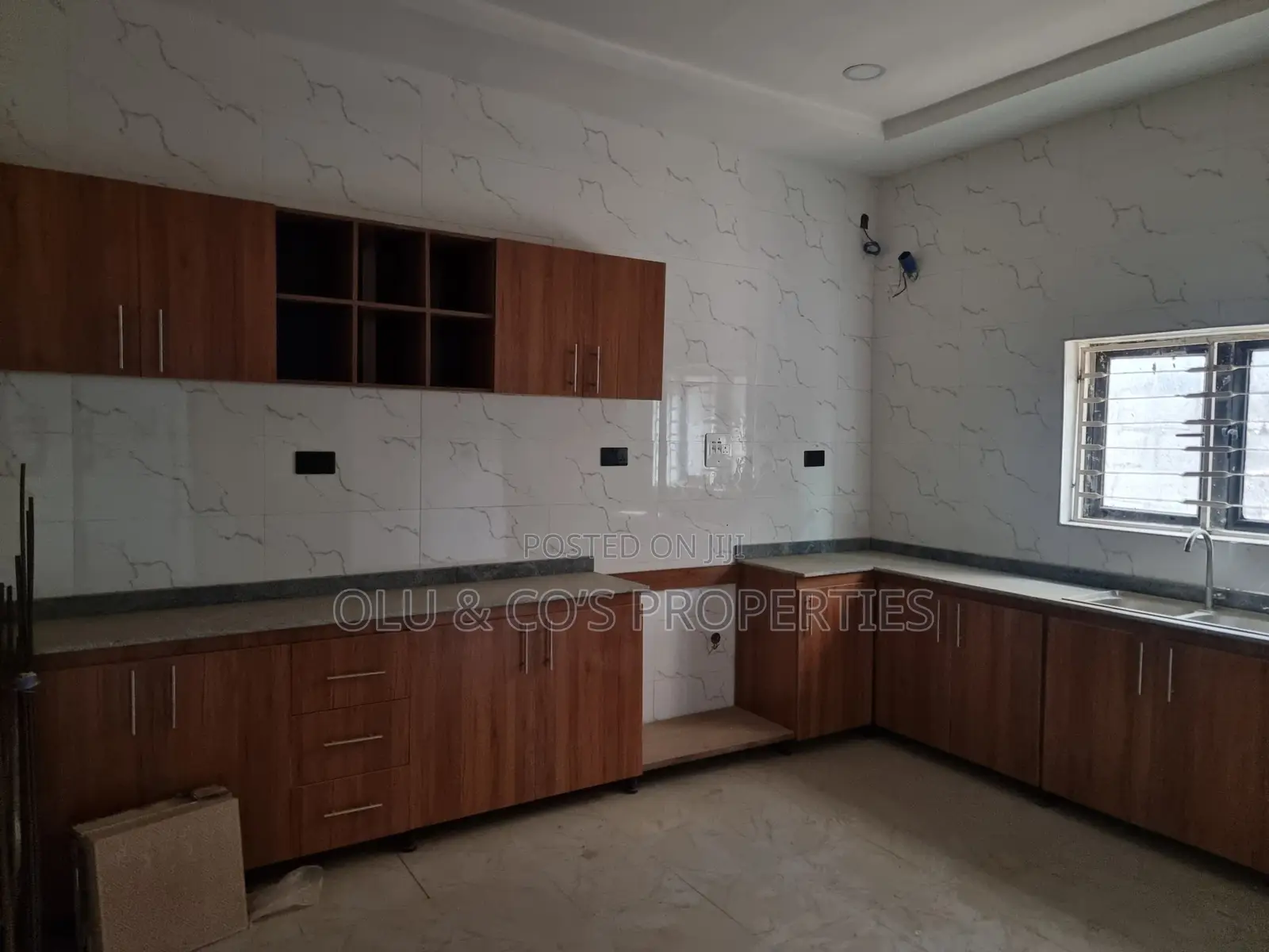 4bdrm Duplex in An Estate In Lugbe for rent