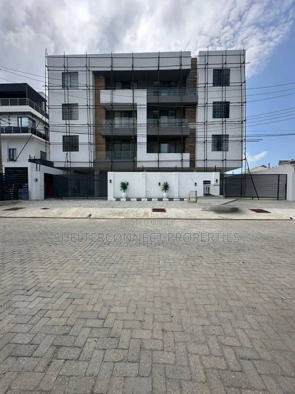 2bdrm Apartment in Lekki Phase 1 for sale