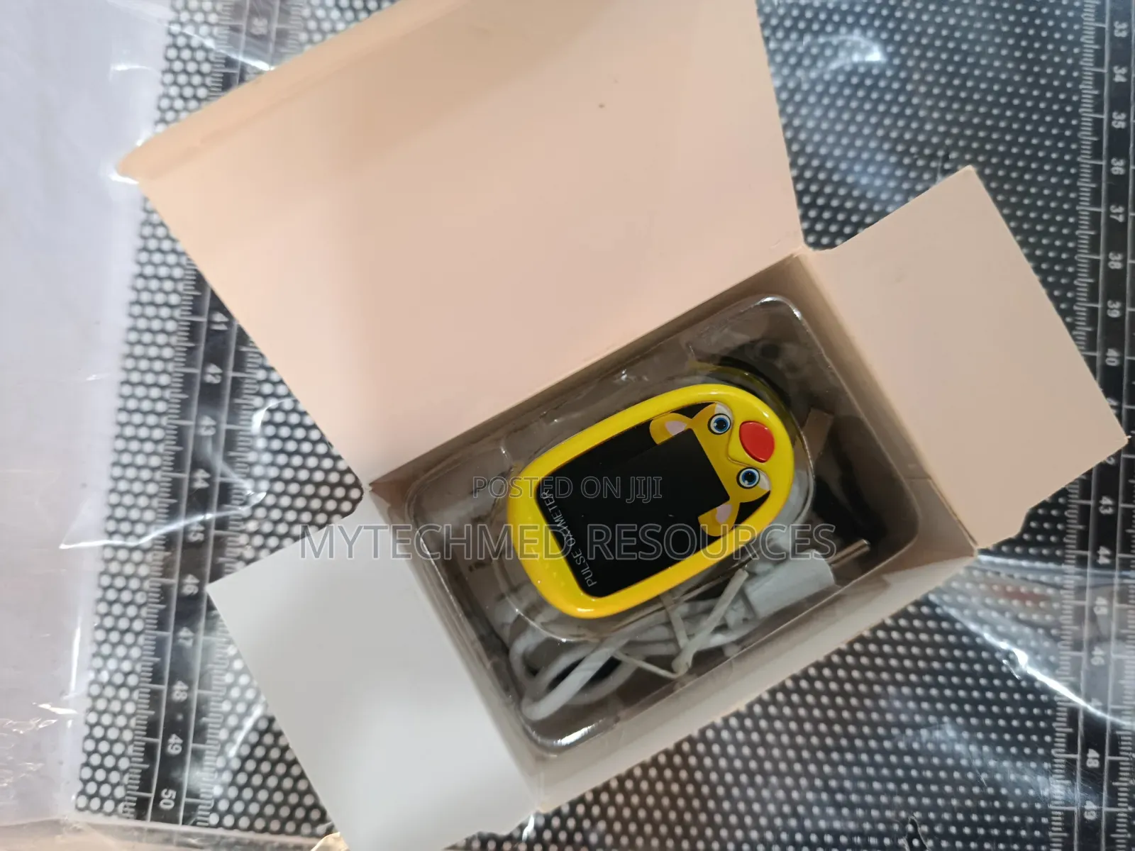 Infant and Neonate Finger Pulse Oximeter