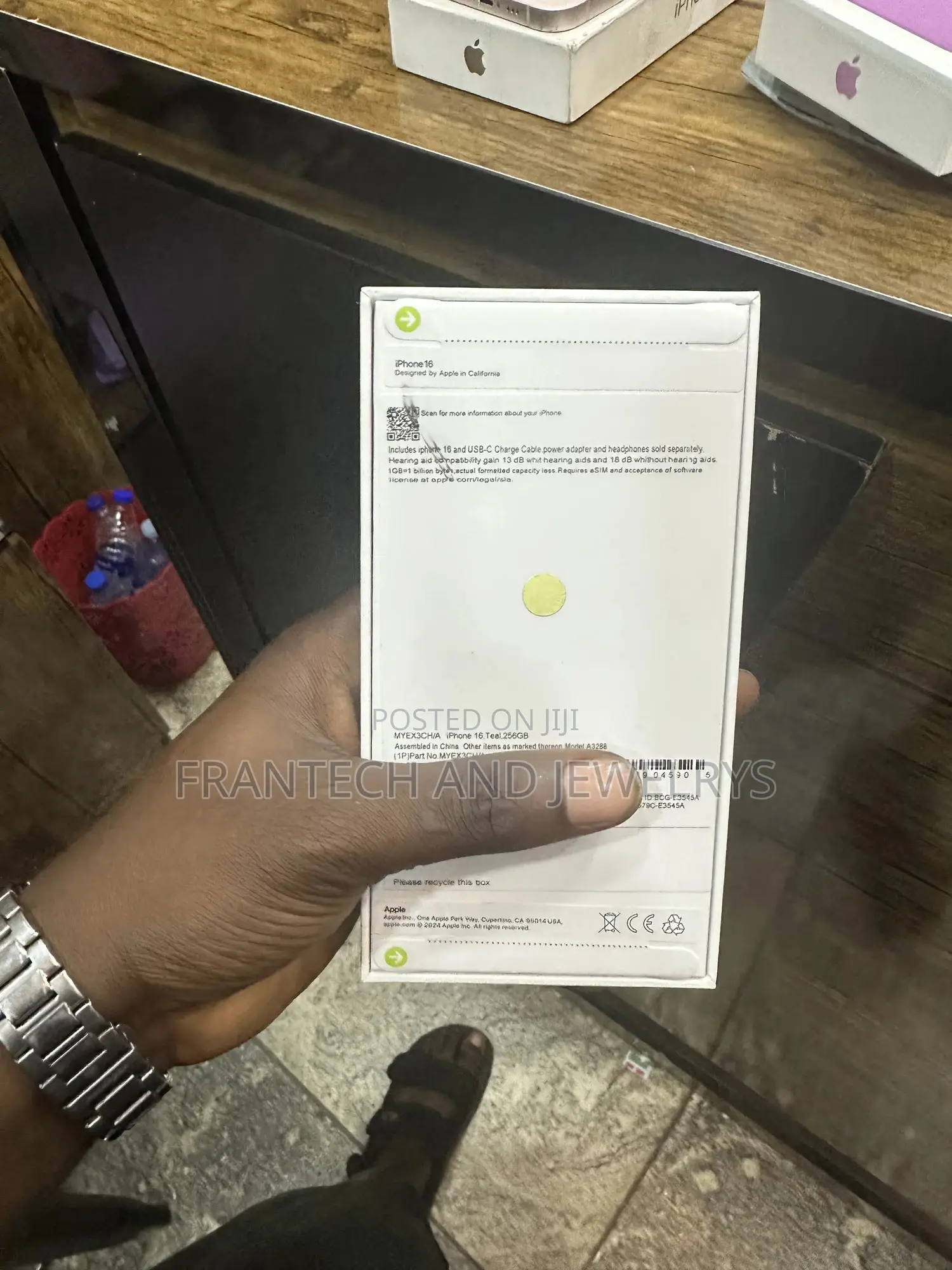New Apple iPhone 16 256 GB Blue
