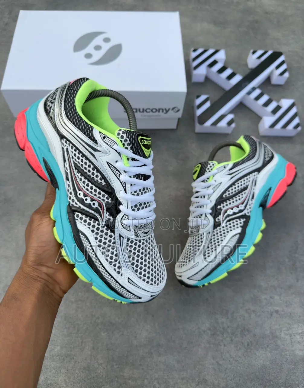*Saucony Omni Pro Grid Sneakers* *Sizes : 40 — 45