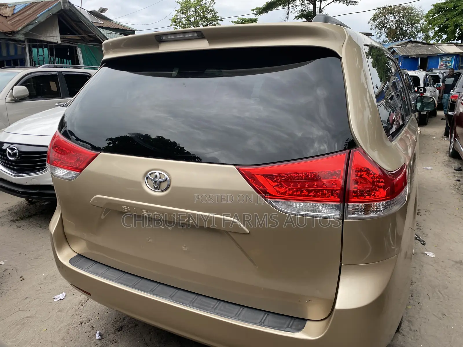 Toyota Sienna 2014 Gold