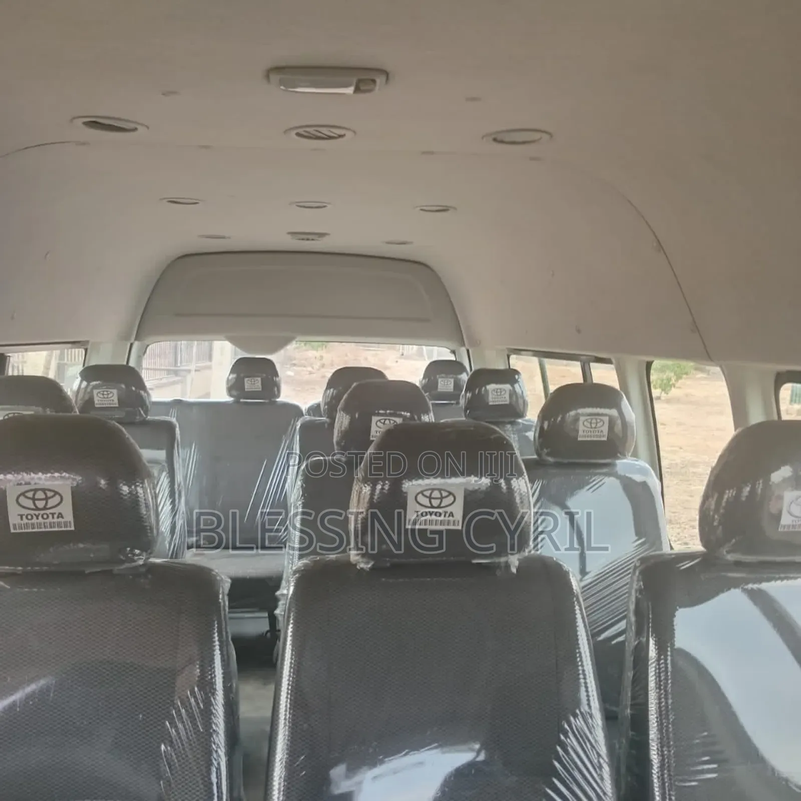 Toyota HiAce 2013 White
