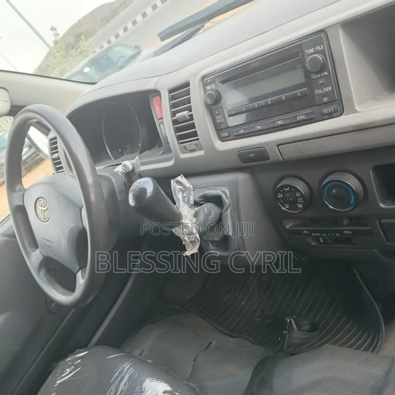 Toyota HiAce 2013 White