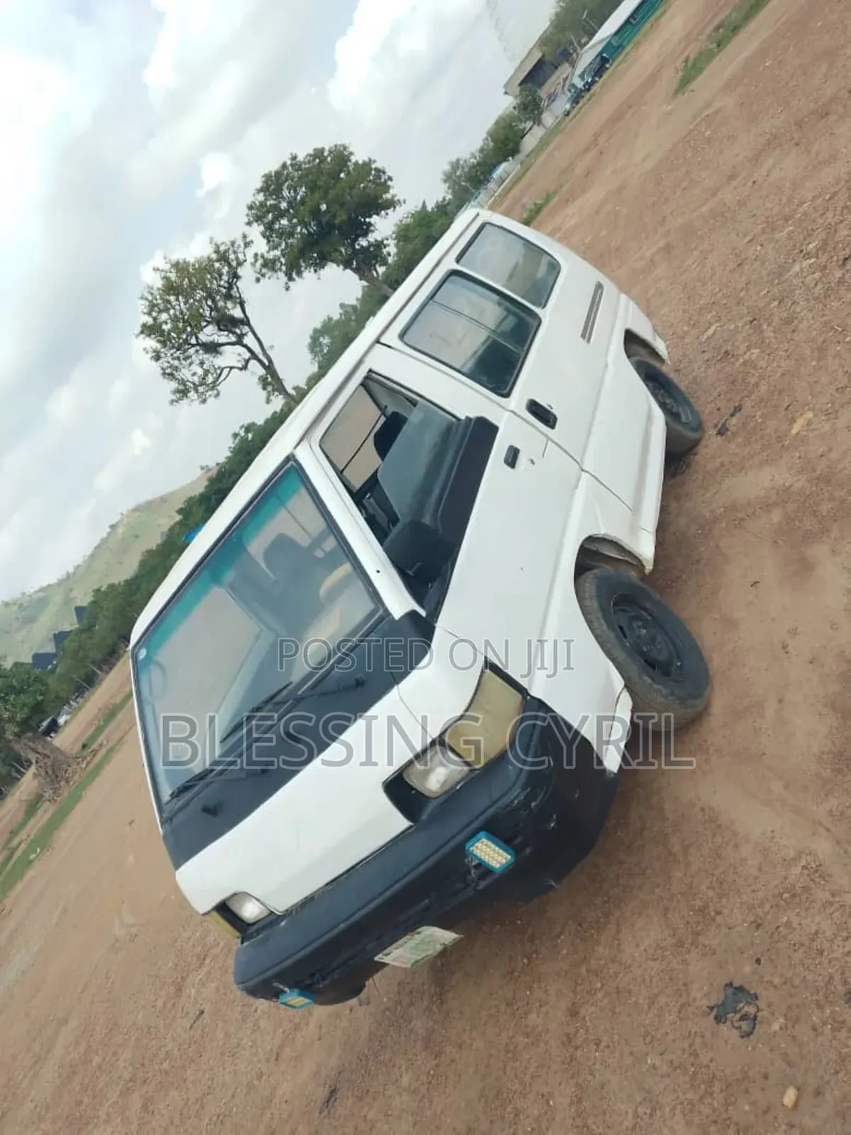Mitsubishi Delica 2003 White