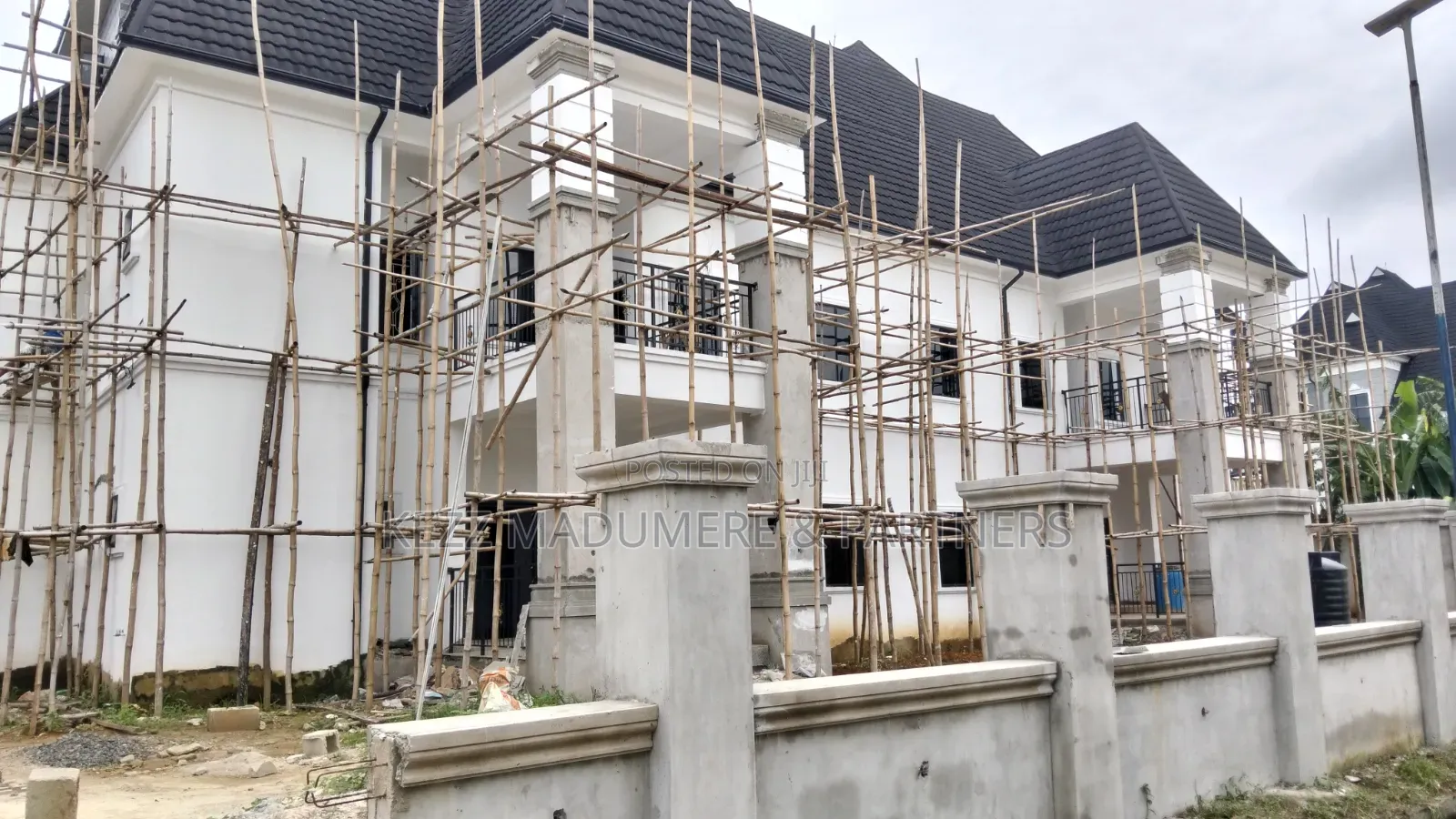 6bdrm Duplex in Main Nafbase Harmony for sale