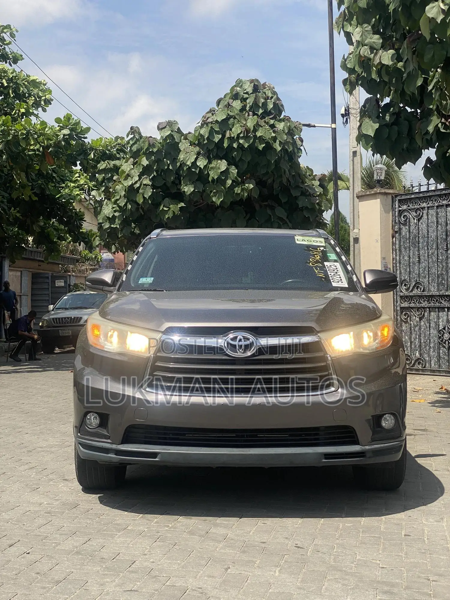 Toyota Highlander XLE 4dr SUV AWD (3.5L 6cyl 6A) 2014 Gray