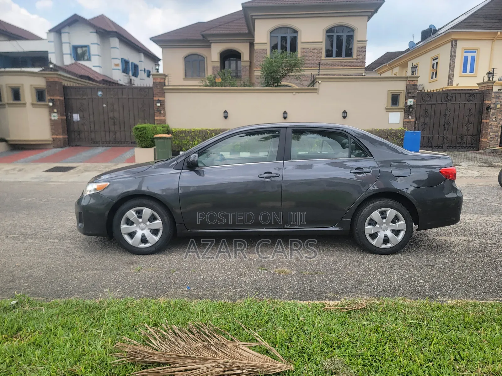 Toyota Corolla LE 4dr Sedan (1.8L 4cyl 4A) 2013 Gray