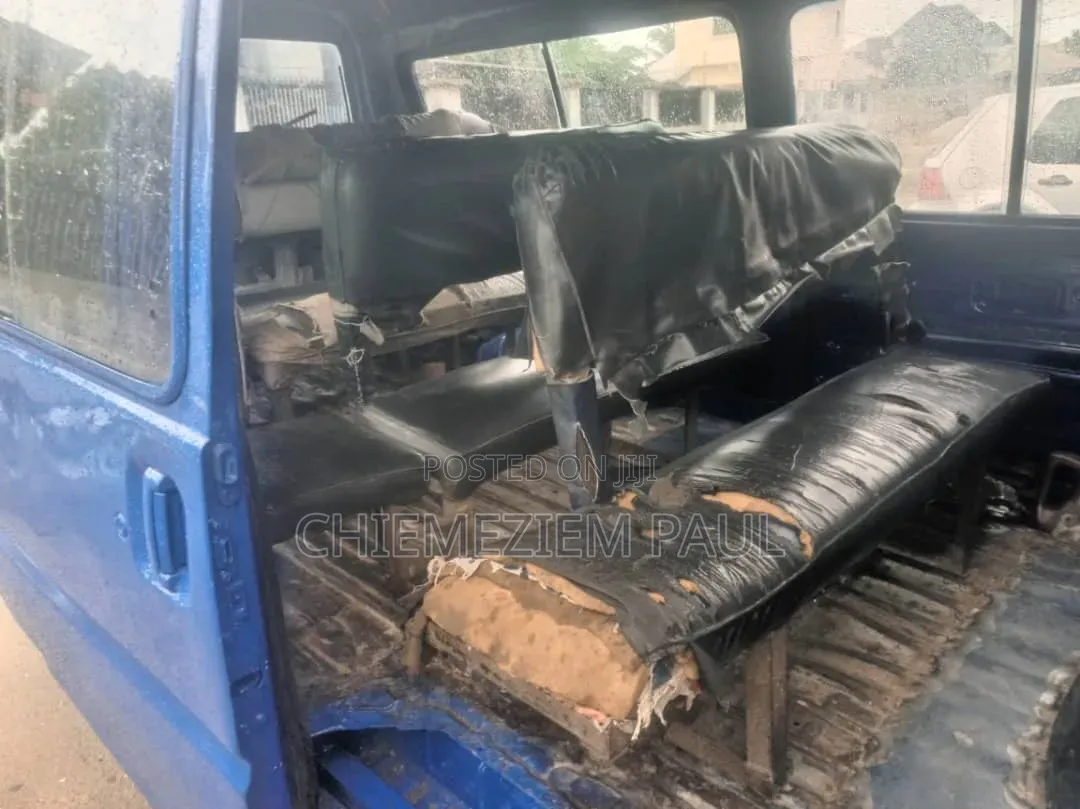 Mitsubishi L300 2004 Blue