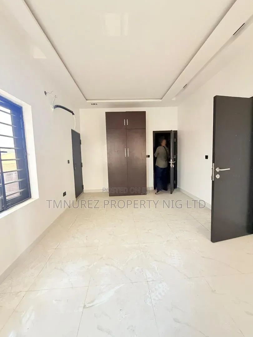 4bdrm Duplex in GRA Phase 1 for sale