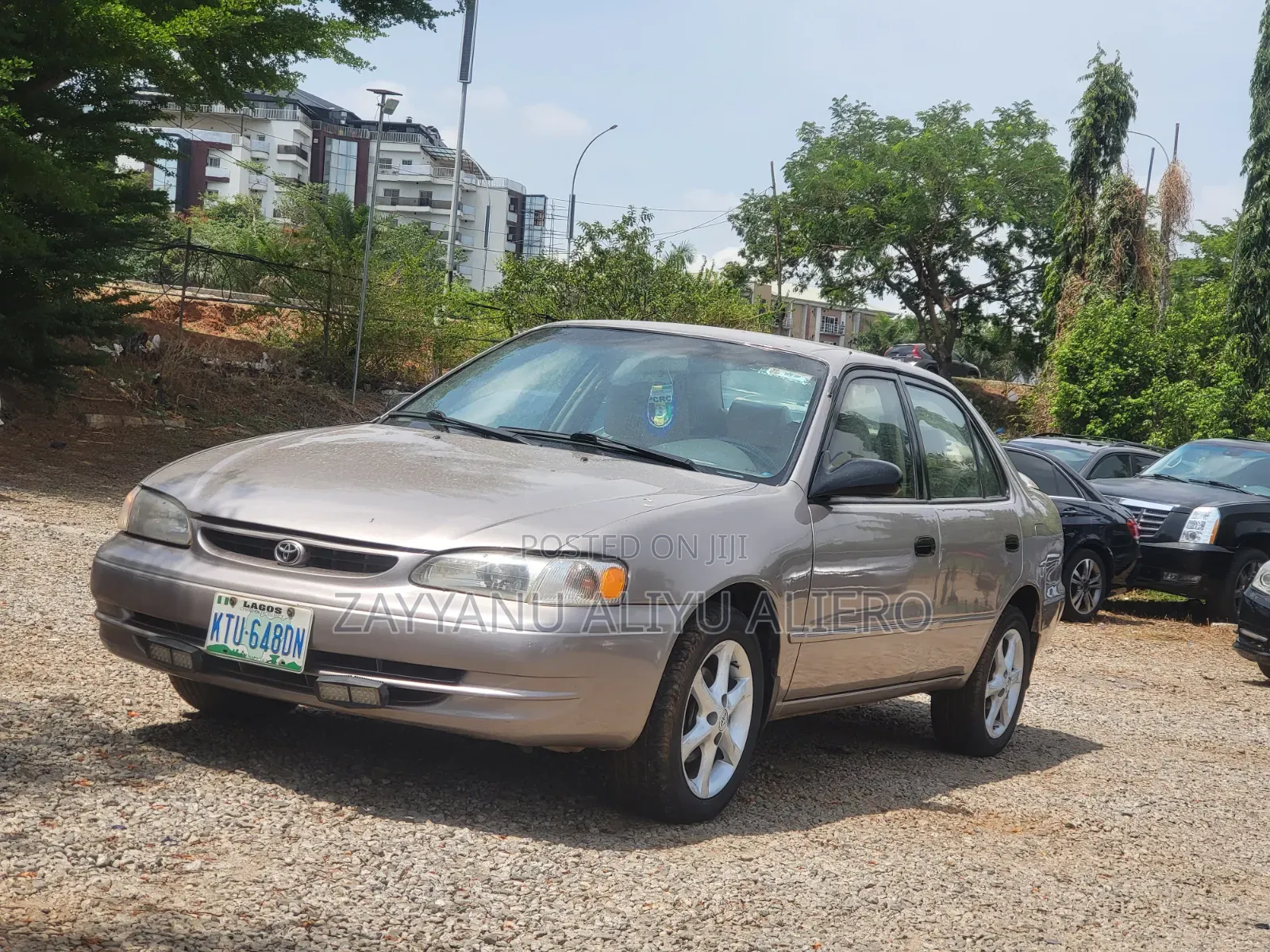 Toyota Corolla 2000 Gold