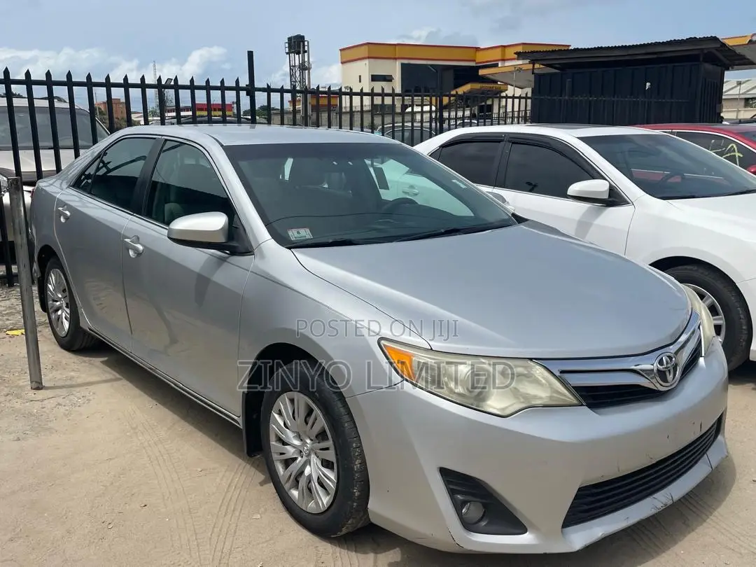 Toyota Camry LE 4dr Sedan (2.5L 4cyl 6A) 2012 Silver