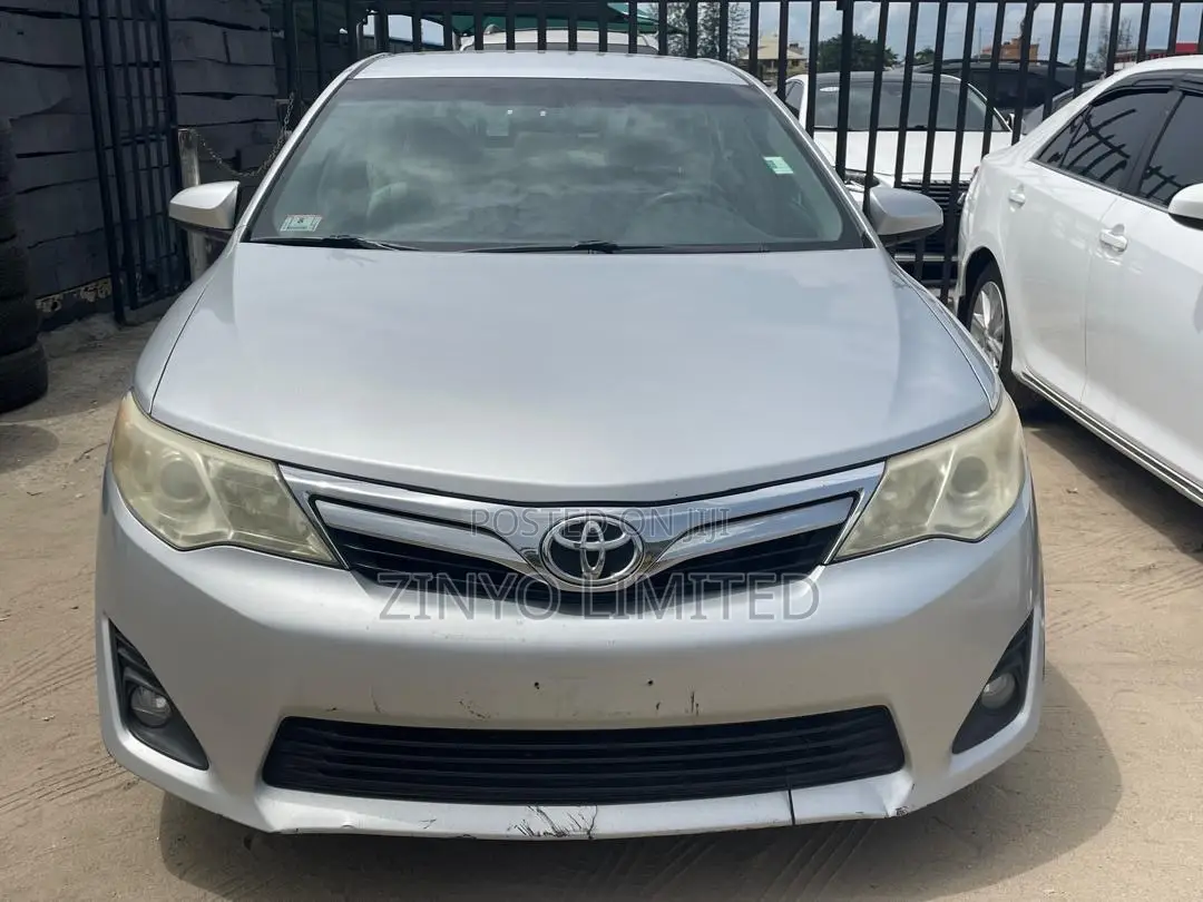 Toyota Camry LE 4dr Sedan (2.5L 4cyl 6A) 2012 Silver