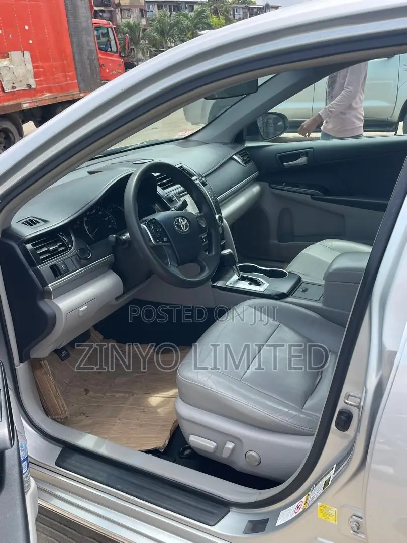 Toyota Camry LE 4dr Sedan (2.5L 4cyl 6A) 2012 Silver