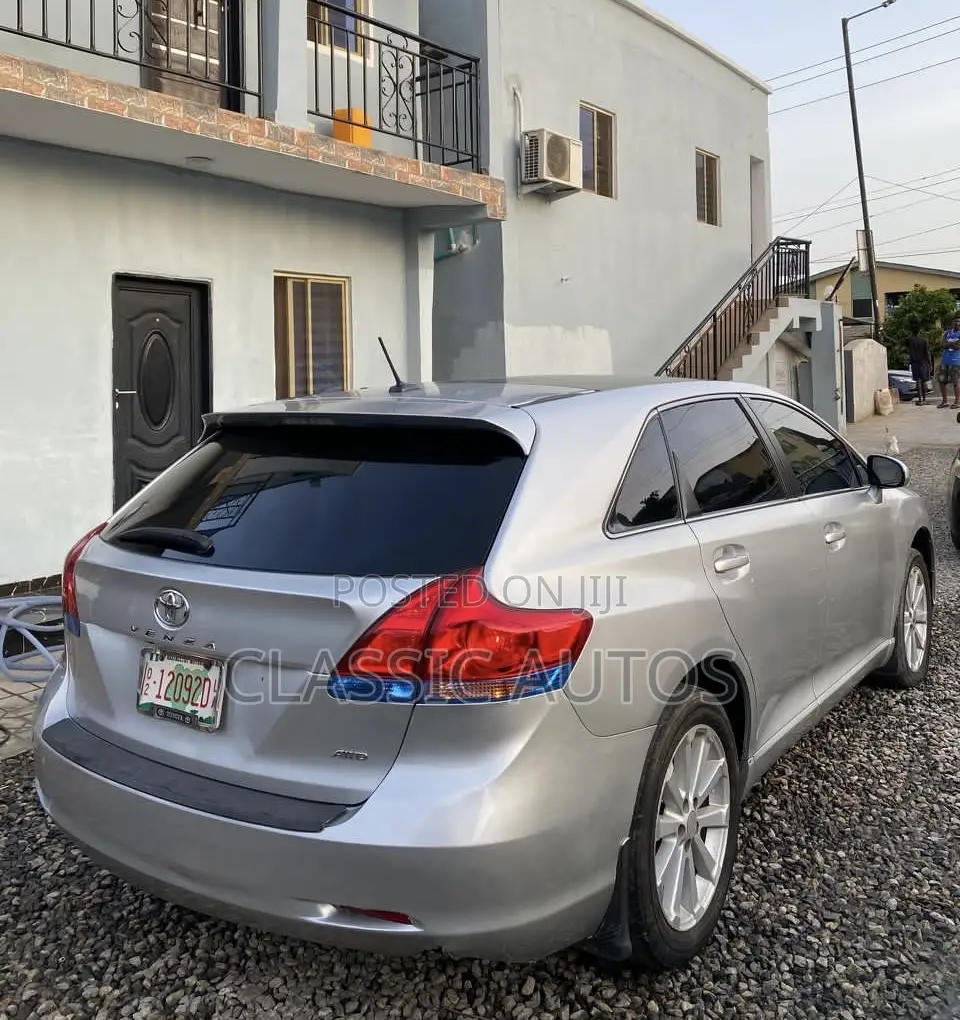 Toyota Venza 2010 Silver