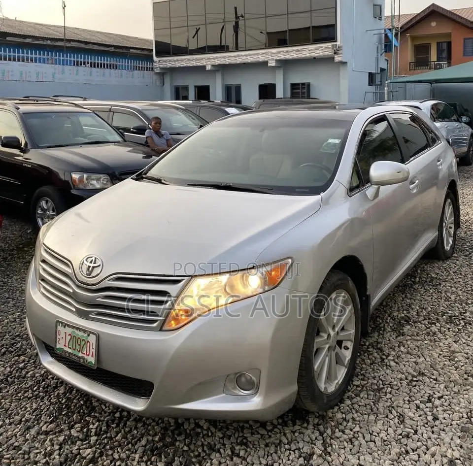 Toyota Venza 2010 Silver