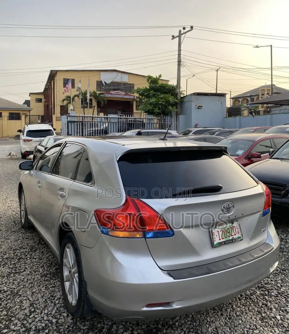 Toyota Venza 2010 Silver