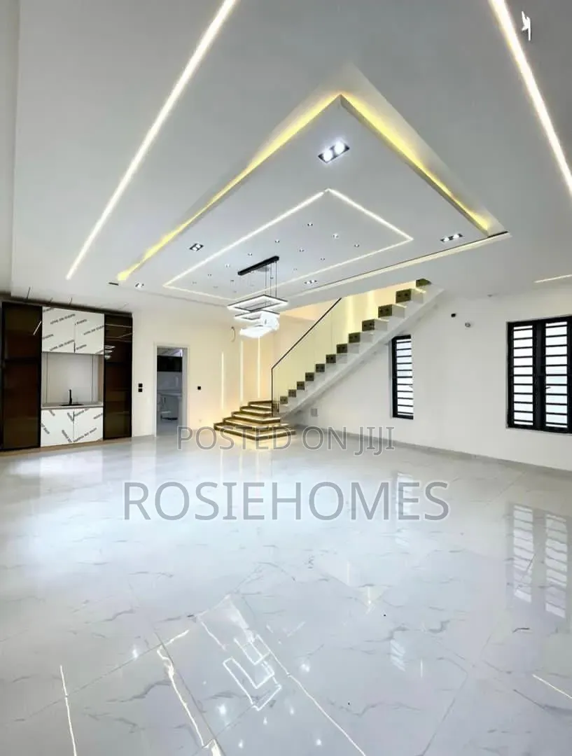 5bdrm Duplex in View Estate, Ikota for rent
